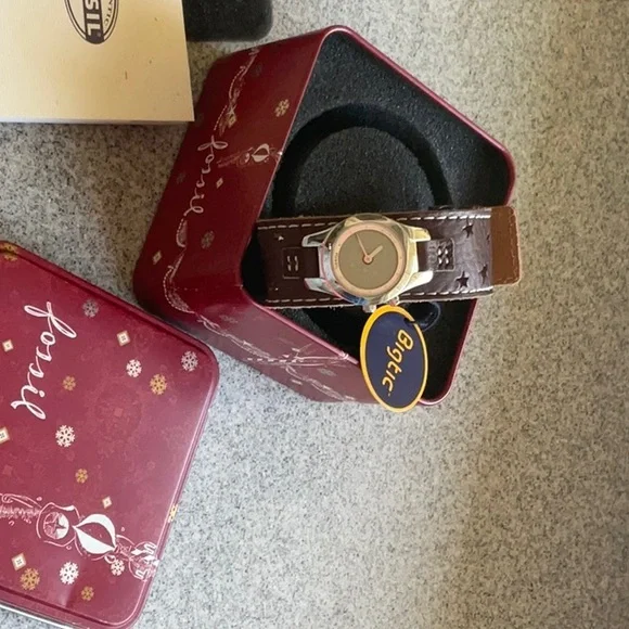 Fossil Brown Leather Watch with Gold-Toned Case - Picture 2 of 6